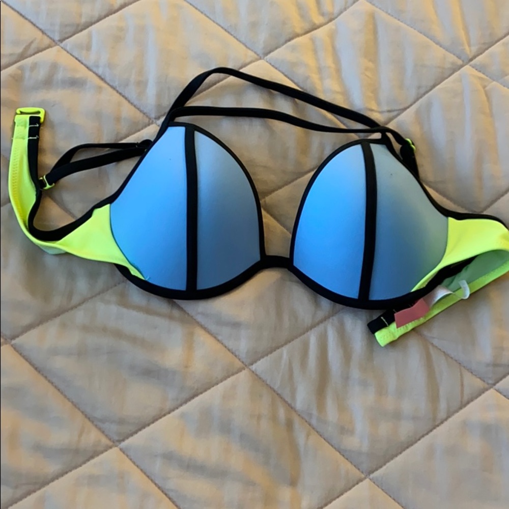 Bikini top